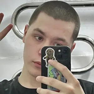 Я Павел, 19, из Ноябрьска, ищу знакомство для постоянных отношений