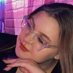 Алина из Кемерово, мне 22, познакомлюсь для общения