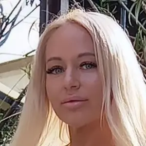 Я Елена, 35, из Санкт-Петербурга, ищу знакомство для приятного времяпровождения