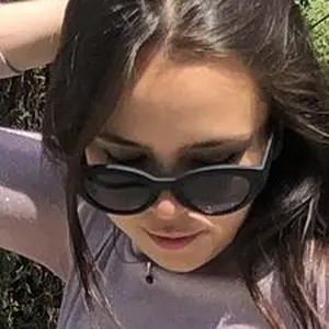Я Карина, 21, из Кременчуга, ищу знакомство для приятного времяпровождения